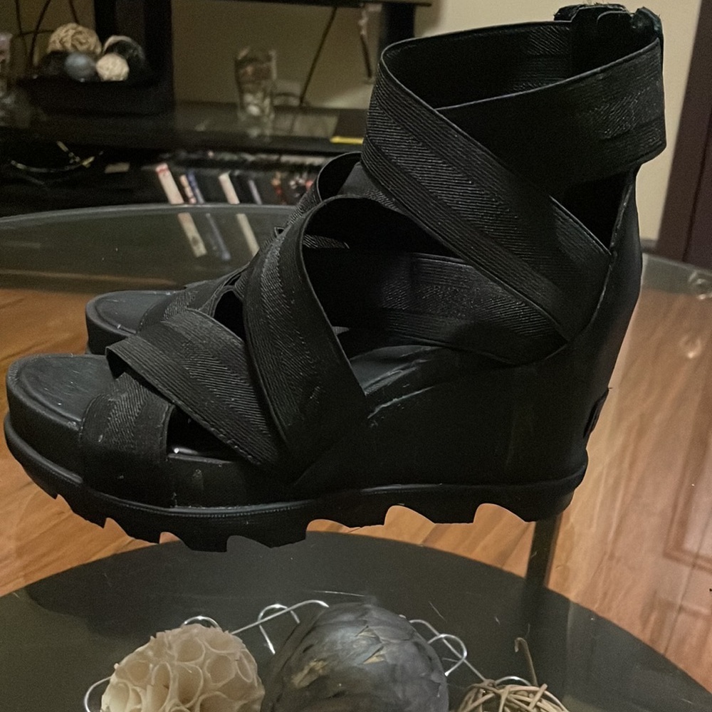Size 7 black Sorel wedges